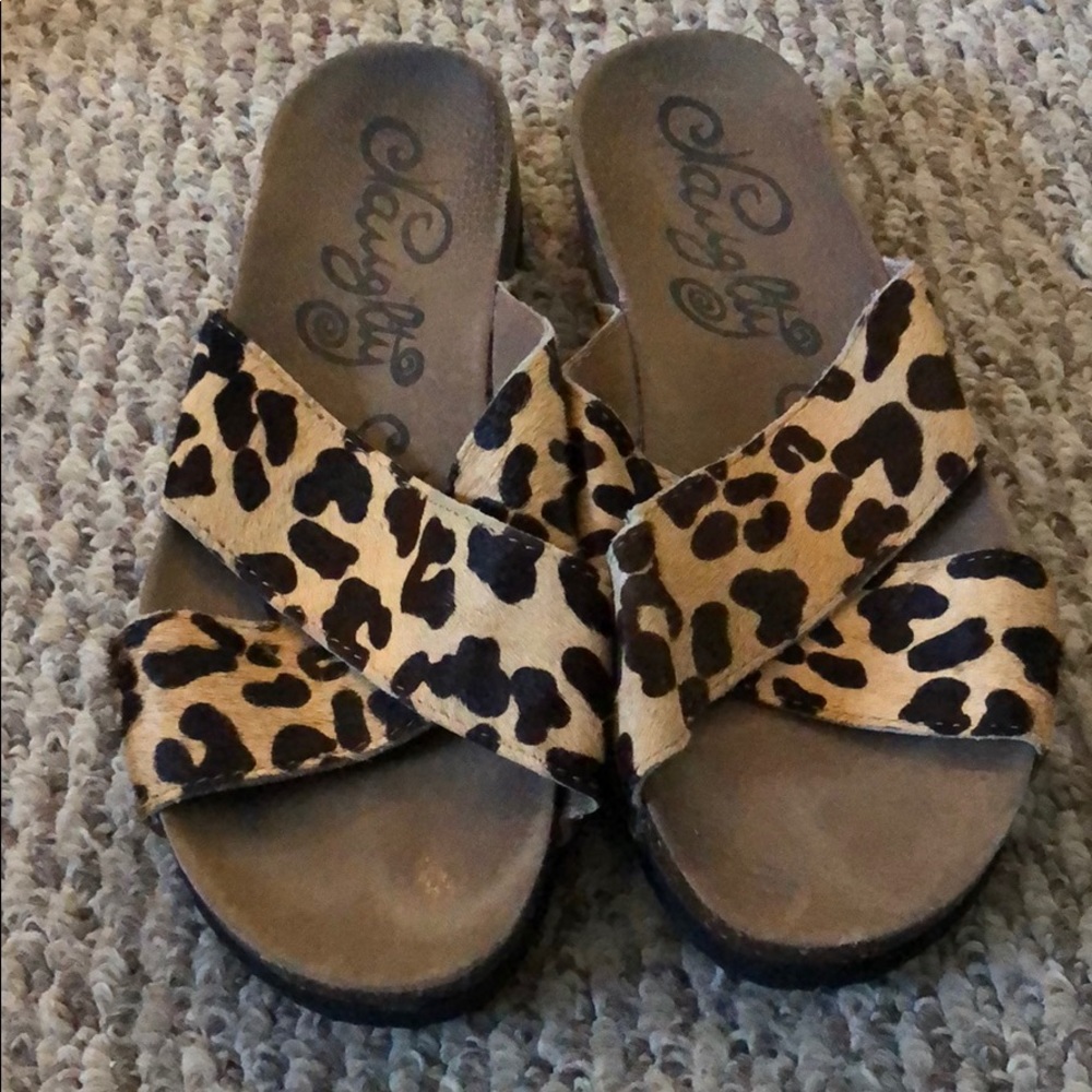 Size 7 Naughty Monkey faux fur sandals from Buckle